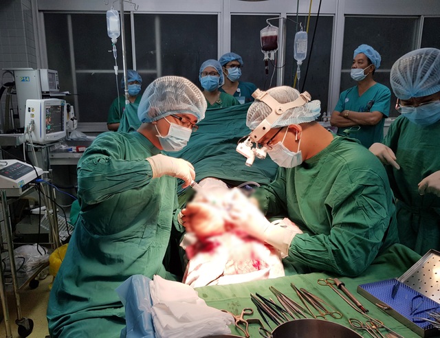 Người đàn ông bị đứt lìa cổ chân vì tai nạn thường gặp - 2 Người đàn ông bị đứt lìa cổ chân vì tai nạn thường gặp - 2