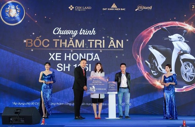 Khách hàng Kiến Hưng Luxury tưng bừng nhận nhà và nhận quà tri ân khủng - 2 Khách hàng Kiến Hưng Luxury tưng bừng nhận nhà và nhận quà tri ân khủng - 2