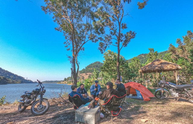 Hanoi group of friends for mountain climbing, camping: The trip without phone, without wifi - 2