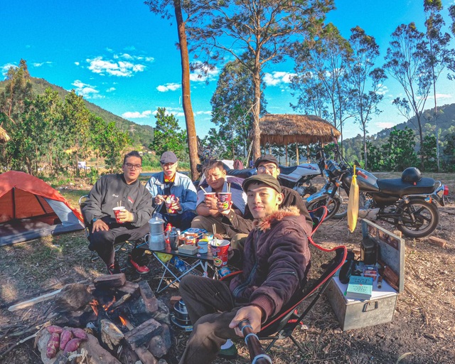 Hanoi group of friends for mountain climbing, camping: Trip without phone, no wifi - 5