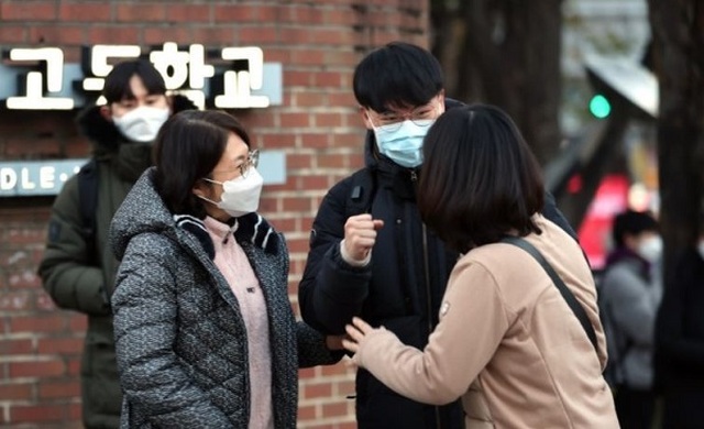 Nửa triệu sĩ tử Hàn Quốc bước vào kỳ thi sinh tử: Mắc Covid-19 vẫn thi - 4