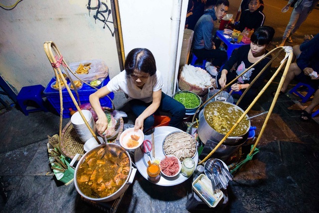 Spot the not in a hurry restaurants in Hanoi - 6