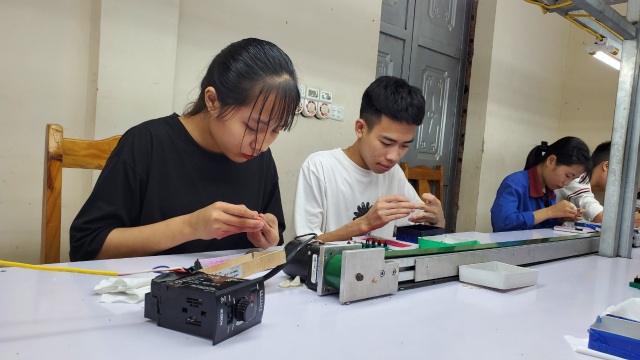 Hà Nội: Doanh nghiệp nhỏ đỏ mắt tìm lao động thời vụ - 2 Hà Nội: Doanh nghiệp nhỏ đỏ mắt tìm lao động thời vụ - 2