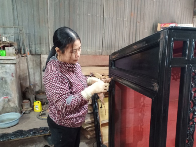 Tháng cuối năm, làng nghề mộc Sơn Đồng rộn tiếng đục, chát - 2 Tháng cuối năm, làng nghề mộc Sơn Đồng rộn tiếng đục, chát - 2