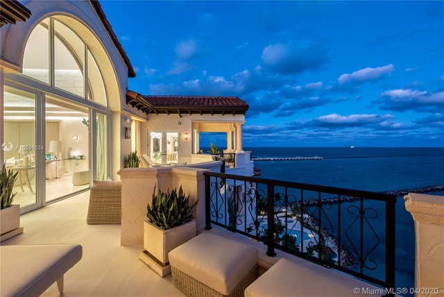Căn penthouse xa hoa ngắm trọn view biển giá 20 triệu USD của tỷ phú Canada - 3 Căn penthouse xa hoa ngắm trọn view biển giá 20 triệu USD của tỷ phú Canada - 3