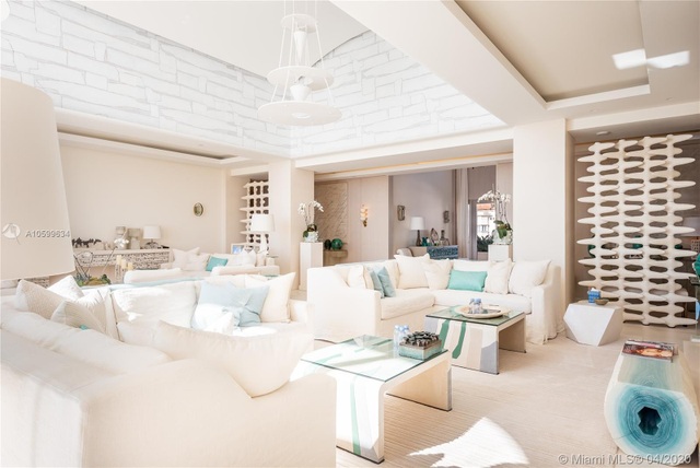 Căn penthouse xa hoa ngắm trọn view biển giá 20 triệu USD của tỷ phú Canada - 7 Căn penthouse xa hoa ngắm trọn view biển giá 20 triệu USD của tỷ phú Canada - 7