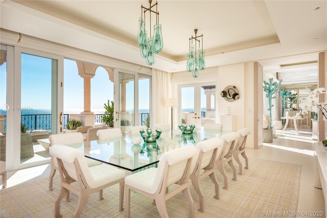 Căn penthouse xa hoa ngắm trọn view biển giá 20 triệu USD của tỷ phú Canada - 9 Căn penthouse xa hoa ngắm trọn view biển giá 20 triệu USD của tỷ phú Canada - 9