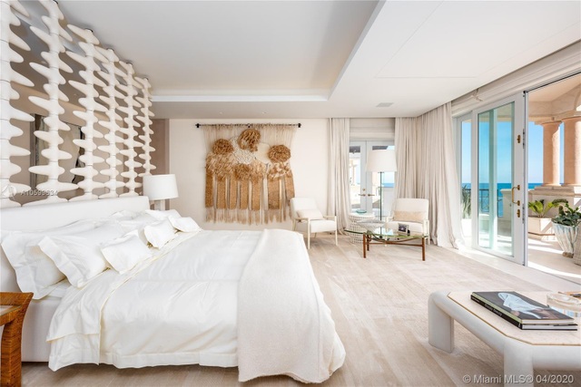 Căn penthouse xa hoa ngắm trọn view biển giá 20 triệu USD của tỷ phú Canada - 10 Căn penthouse xa hoa ngắm trọn view biển giá 20 triệu USD của tỷ phú Canada - 10