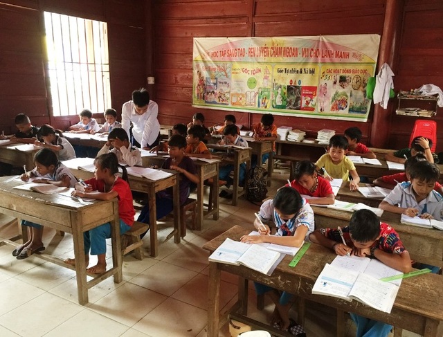 Xót thương hàng trăm học sinh mồ côi sống lay lắt ở miền Tây xứ Nghệ - 6 Xót thương hàng trăm học sinh mồ côi sống lay lắt ở miền Tây xứ Nghệ - 6