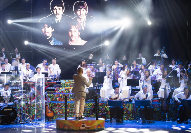 Fan hâm mộ Beatles cuồng nhiệt trong đêm The Beatles Symphony - 1 Fan hâm mộ Beatles cuồng nhiệt trong đêm The Beatles Symphony - 1