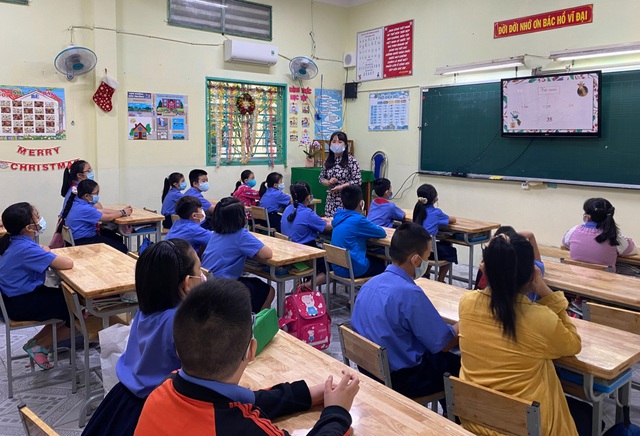 Giáo viên âm tính với Covid-19, học sinh 4 trường tiểu học đi học trở lại - 2 Giáo viên âm tính với Covid-19, học sinh 4 trường tiểu học đi học trở lại - 2