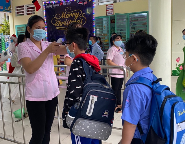 Giáo viên âm tính với Covid-19, học sinh 4 trường tiểu học đi học trở lại - 1 Giáo viên âm tính với Covid-19, học sinh 4 trường tiểu học đi học trở lại - 1