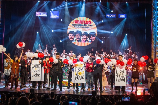 Fan hâm mộ Beatles cuồng nhiệt trong đêm The Beatles Symphony - 12 Fan hâm mộ Beatles cuồng nhiệt trong đêm The Beatles Symphony - 12