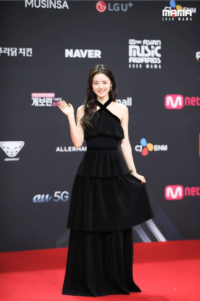 Song Joong Ki tái xuất phong độ, điển trai hơn 1 năm sau khi ly hôn - 13 Song Joong Ki tái xuất phong độ, điển trai hơn 1 năm sau khi ly hôn - 13