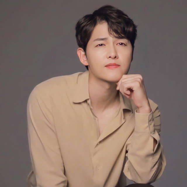 Song Joong Ki tái xuất phong độ, điển trai hơn 1 năm sau khi ly hôn - 4 Song Joong Ki tái xuất phong độ, điển trai hơn 1 năm sau khi ly hôn - 4