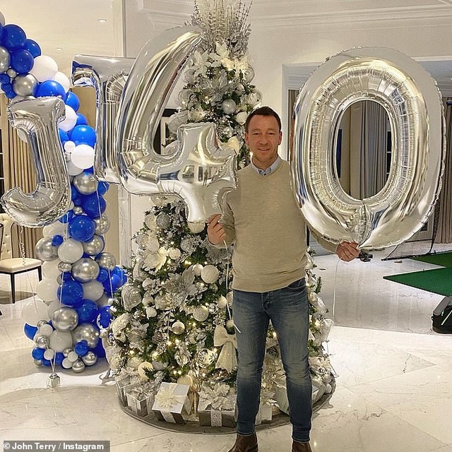 Bà xã khoe ảnh nóng bỏng mừng sinh nhật John Terry - 2 Bà xã khoe ảnh nóng bỏng mừng sinh nhật John Terry - 2