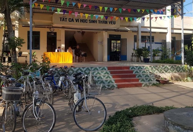 Vụ nữ sinh lớp 10 nghi tự tử vì bị nhà trường kỷ luật: Công an vào cuộc - 1 Vụ nữ sinh lớp 10 nghi tự tử vì bị nhà trường kỷ luật: Công an vào cuộc - 1
