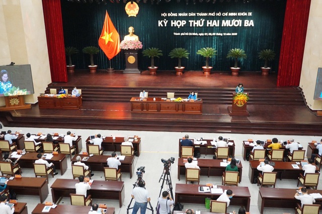 Cử tri TPHCM lo lắng về việc mở lại đường bay thương mại quốc tế - 1 Cử tri TPHCM lo lắng về việc mở lại đường bay thương mại quốc tế - 1
