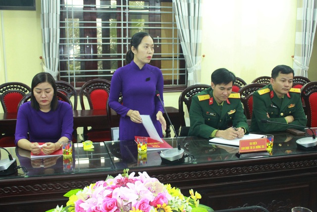 Trao quyết định tuyển dụng 2 người vợ liệt sĩ Rào Trăng 3 - 3 Trao quyết định tuyển dụng 2 người vợ liệt sĩ Rào Trăng 3 - 3