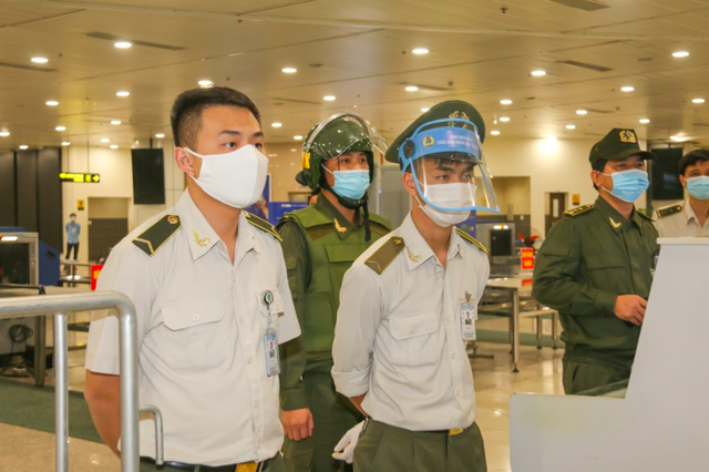 Ứng phó khẩn nguy tình huống nhóm khách gây rối, đập phá sân bay Nội Bài - 1 Ứng phó khẩn nguy tình huống nhóm khách gây rối, đập phá sân bay Nội Bài - 1