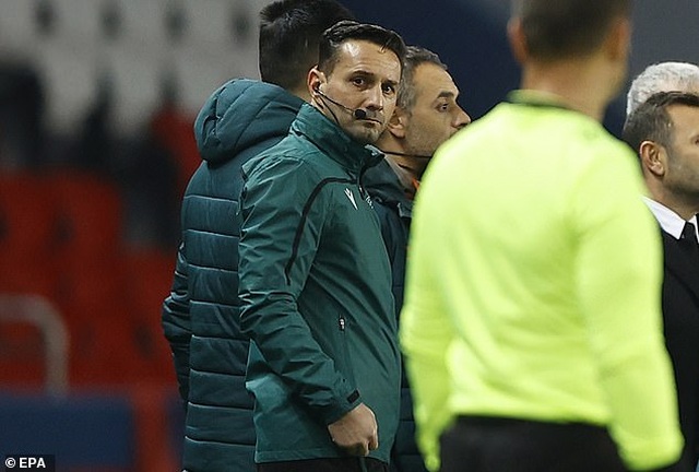 Cầu thủ rời sân phản đối trọng tài, trận PSG - Basaksehir bao giờ đá lại? - 1 Cầu thủ rời sân phản đối trọng tài, trận PSG - Basaksehir bao giờ đá lại? - 1