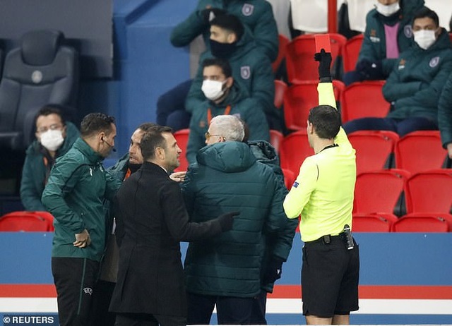 Cầu thủ rời sân phản đối trọng tài, trận PSG - Basaksehir bao giờ đá lại? - 3 Cầu thủ rời sân phản đối trọng tài, trận PSG - Basaksehir bao giờ đá lại? - 3