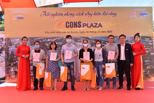 Bcons trao giấy chứng nhận quyền sở hữu và khai trương nhà mẫu - 1 Bcons trao giấy chứng nhận quyền sở hữu và khai trương nhà mẫu - 1