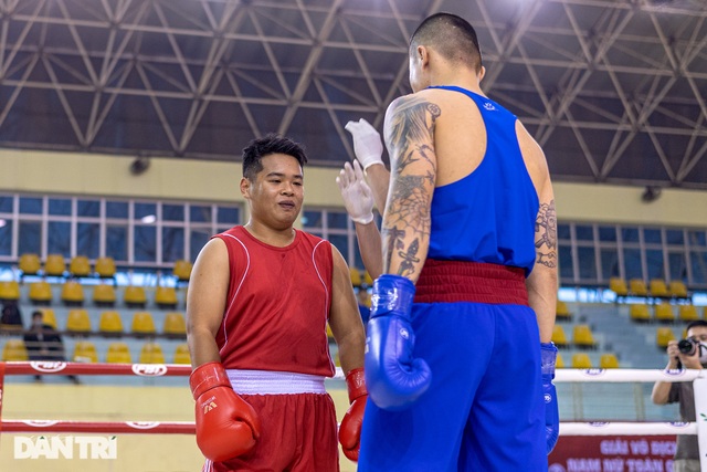 Chỉ 58 giây, quyền vương Trương Đình Hoàng hạ knock-out đối thủ - 1 Chỉ 58 giây, quyền vương Trương Đình Hoàng hạ knock-out đối thủ - 1
