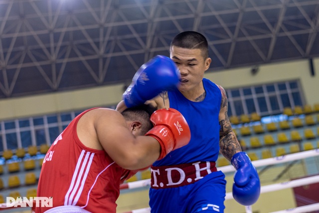 Chỉ 58 giây, quyền vương Trương Đình Hoàng hạ knock-out đối thủ - 4 Chỉ 58 giây, quyền vương Trương Đình Hoàng hạ knock-out đối thủ - 4