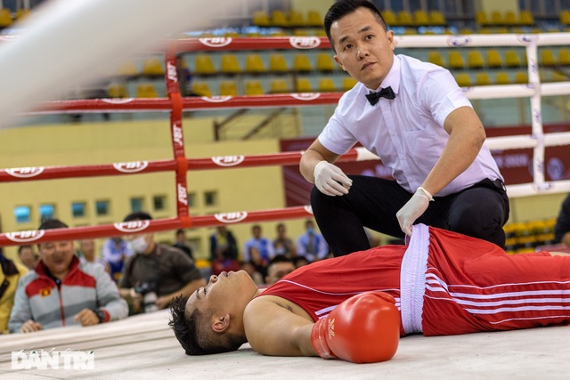 Chỉ 58 giây, quyền vương Trương Đình Hoàng hạ knock-out đối thủ - 9 Chỉ 58 giây, quyền vương Trương Đình Hoàng hạ knock-out đối thủ - 9