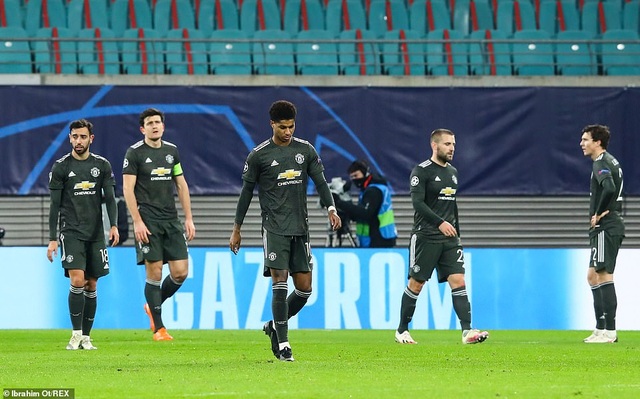 Man Utd thua mất mặt ở Champions League: Nước xa không cứu được lửa gần - 2 Man Utd thua mất mặt ở Champions League: Nước xa không cứu được lửa gần - 2