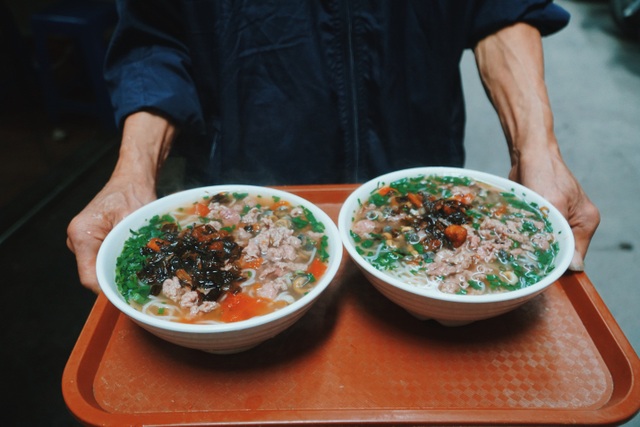 Strangely, a rich noodle shop in the subsidized period, sold 600 bowls a day in Hanoi - 5