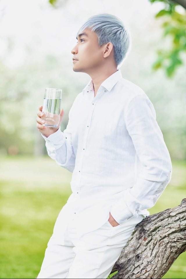 Phạm Khánh Hưng tung MV giáng sinh cùng nhóm LL - 1 Phạm Khánh Hưng tung MV giáng sinh cùng nhóm LL - 1