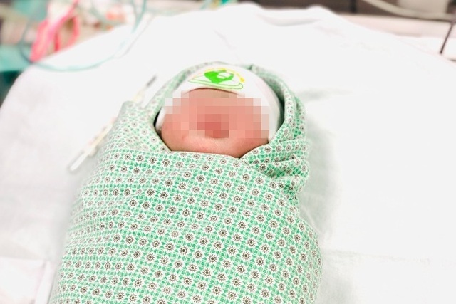 Mắc bệnh tim bẩm sinh nặng, bé gái được cấp cứu ngay sau khi lọt lòng - 2 Mắc bệnh tim bẩm sinh nặng, bé gái được cấp cứu ngay sau khi lọt lòng - 2