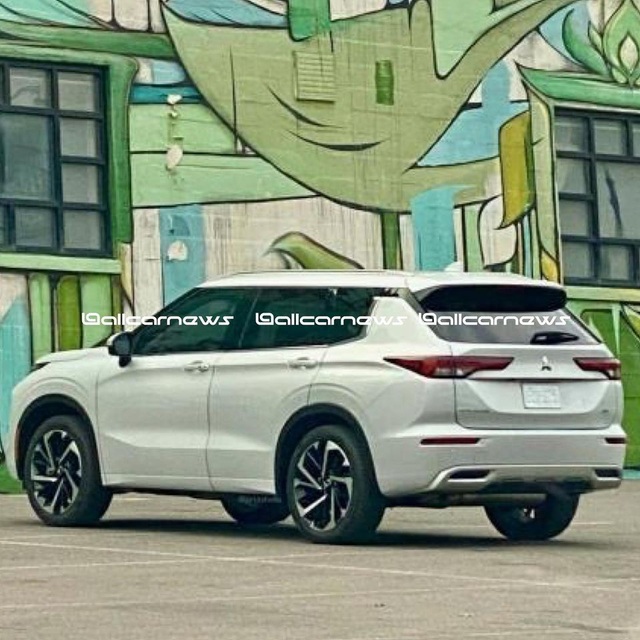 Mitsubishi Outlander thế hệ mới dần lộ thiết kế - 3 Mitsubishi Outlander thế hệ mới dần lộ thiết kế - 3