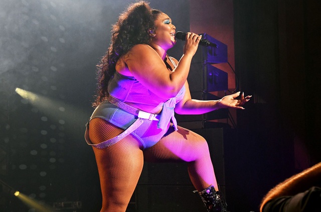 Ca sĩ giành 3 giải Grammy Lizzo thừa nhận ghét cơ thể của mình - 3 Ca sĩ giành 3 giải Grammy Lizzo thừa nhận ghét cơ thể của mình - 3