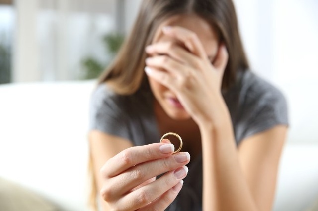 Phụ nữ chịu đựng hệ lụy tâm lý nặng nề, dai dẳng sau ly hôn - 1 Phụ nữ chịu đựng hệ lụy tâm lý nặng nề, dai dẳng sau ly hôn - 1