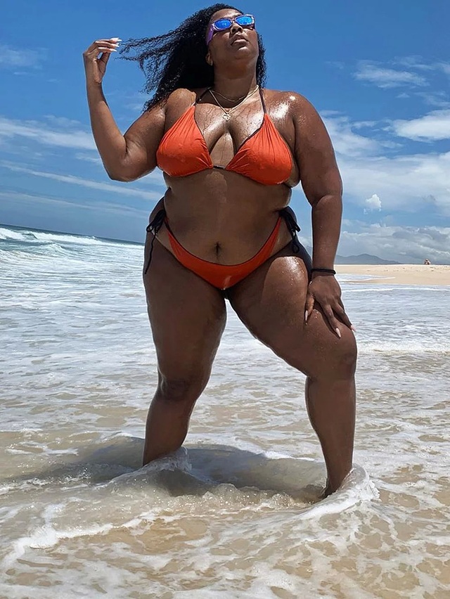 Ca sĩ giành 3 giải Grammy Lizzo thừa nhận ghét cơ thể của mình - 5 Ca sĩ giành 3 giải Grammy Lizzo thừa nhận ghét cơ thể của mình - 5