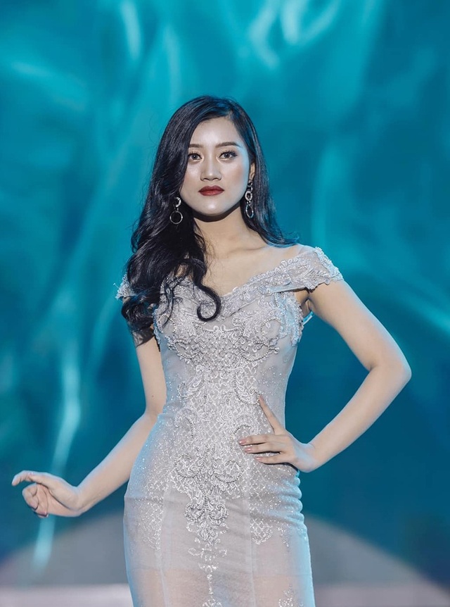 Nàng thơ ĐH Kinh tế quốc dân sở hữu má lúm cực duyên - 3 Nàng thơ ĐH Kinh tế quốc dân sở hữu má lúm cực duyên - 3