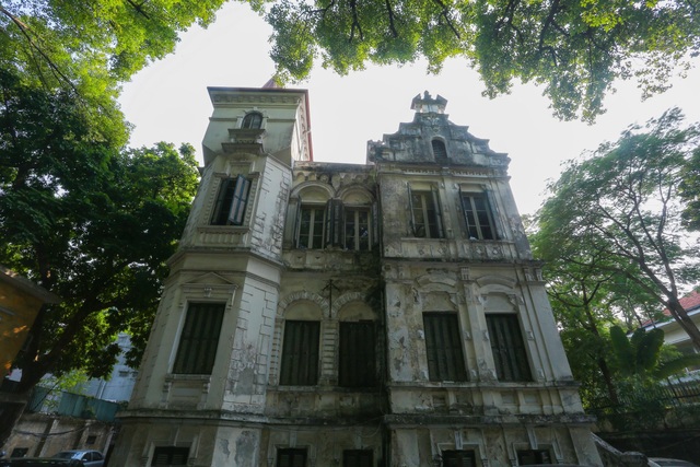 Admire the old French residence that used to be the residence of King Bao Dai in Hanoi - 1