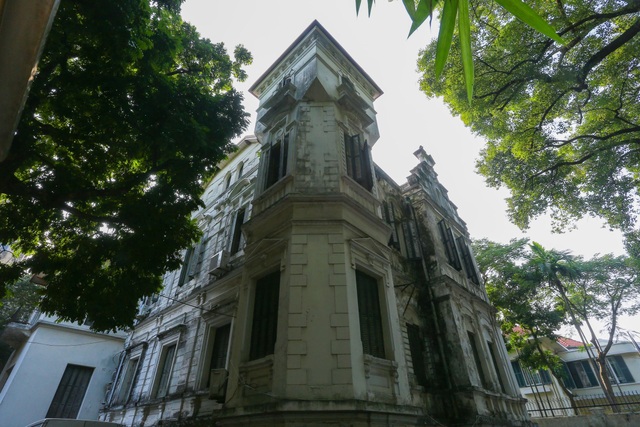 Admire the old French residence that used to be the residence of King Bao Dai in Hanoi - 2