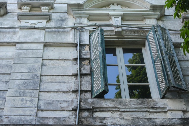 Admire the old French residence that used to be the residence of King Bao Dai in Hanoi - 5