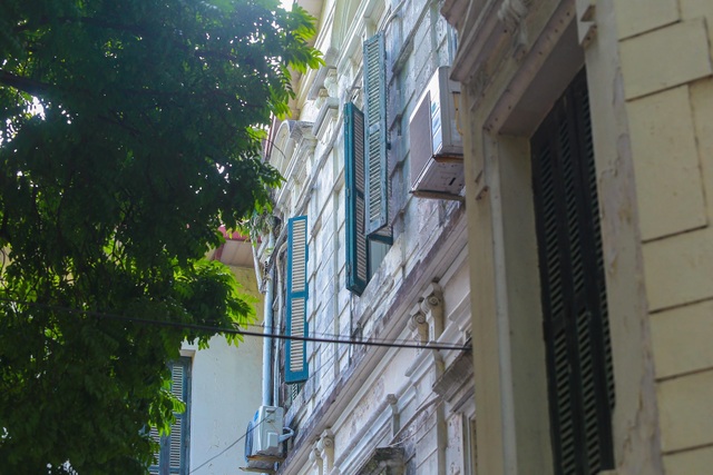 Admire the old French residence that used to be the residence of King Bao Dai in Hanoi - 7