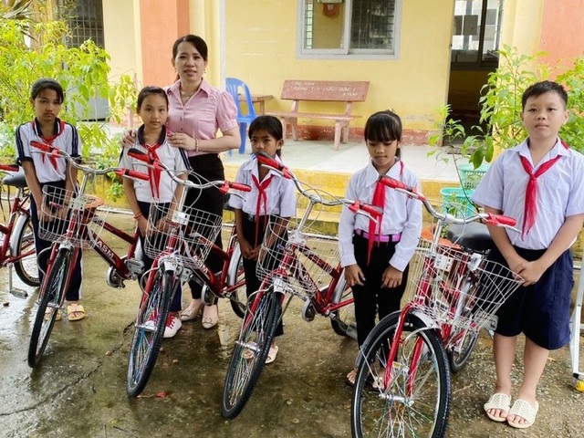 Cô giáo tiểu học kết nối yêu thương giúp người nghèo khó - 2 Cô giáo tiểu học kết nối yêu thương giúp người nghèo khó - 2