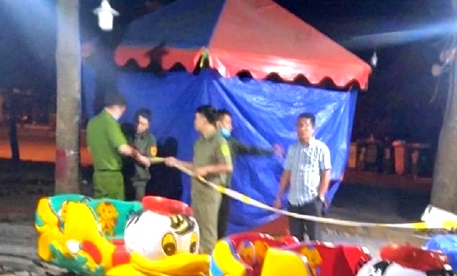 Bé trai bị điện giật tử vong trong khu vui chơi trẻ em - 1 Bé trai bị điện giật tử vong trong khu vui chơi trẻ em - 1