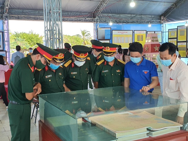 Bạc Liêu trưng bày tư liệu, bản đồ Hoàng Sa, Trường Sa của Việt Nam - 2 Bạc Liêu trưng bày tư liệu, bản đồ Hoàng Sa, Trường Sa của Việt Nam - 2