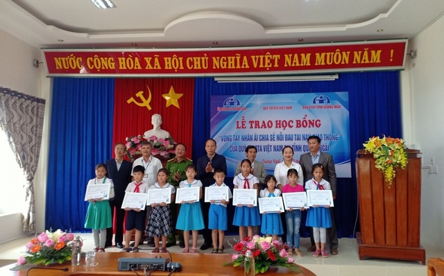 Quỹ Toyota Việt Nam trao học bổng cho con nạn nhân tử vong vì tai nạn giao thông - 2