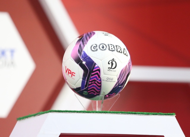 Mẫu bóng mới và trang phục trọng tài ở mùa giải V-League 2021 - 1 Mẫu bóng mới và trang phục trọng tài ở mùa giải V-League 2021 - 1