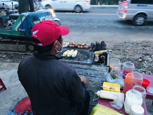 Độc đáo nghề bán cái bụng ấm cho khách du lịch giữa phố ngàn hoa - 3 Độc đáo nghề bán cái bụng ấm cho khách du lịch giữa phố ngàn hoa - 3