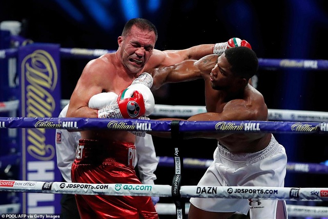 Anthony Joshua thắng knock-out, bảo vệ 4 đai vô địch hạng nặng - 3 Anthony Joshua thắng knock-out, bảo vệ 4 đai vô địch hạng nặng - 3